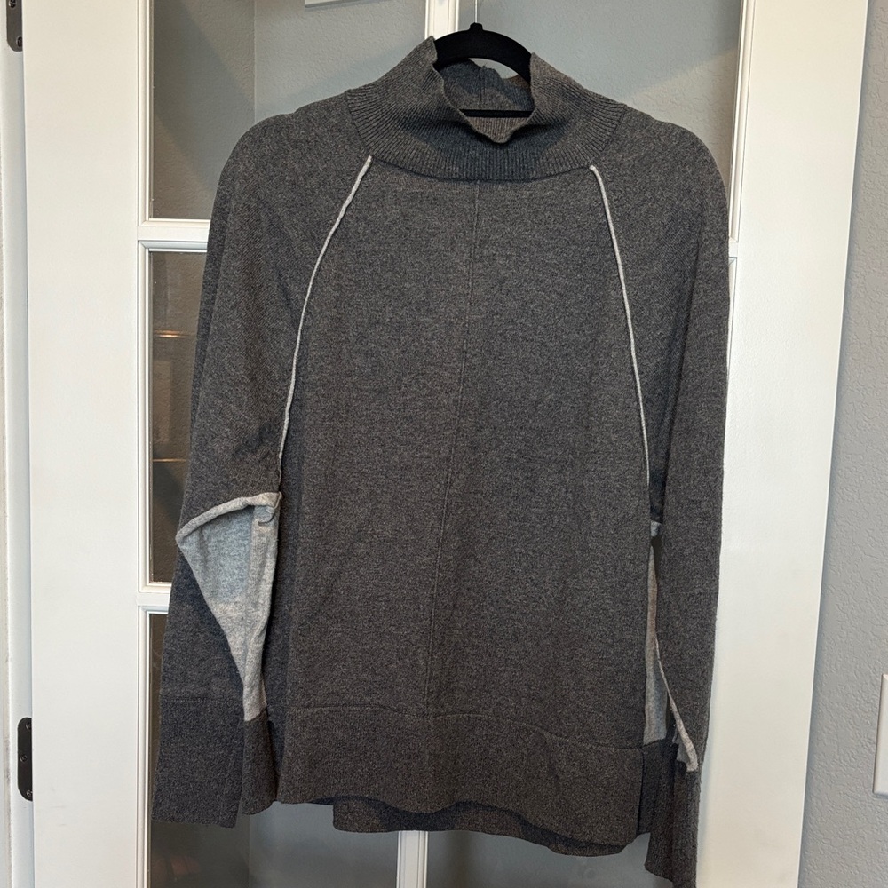 Vineyard Vines Women's two tone Gray Turtleneck Sweater